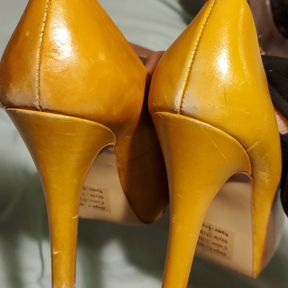 Get all 4 pair!! As is! 2 pair size 5 & 2 pair 5.5 - Picture 4 of 12